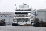 Der Schlepper Bremerhaven hat das Schleusentor bereits erreicht.