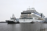 Schlepper und Kreuzfahrtschiff