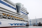 Gewaltig wirkt das Schiff aus nächster Nähe