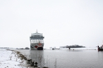 Langsam verläßt die AIDAblu Papenburg