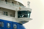 Die Brücke ist seitlich über das Schiff hinausgebaut um Anlegemanöver besser zu sehen.