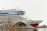 Der Bug des Kreuzfahrtschiffes AIDAblu fährt an meinem Standort vorbei.