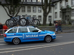 Begleitfahrzeuge Team Milram.