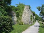 Teil der noch erhaltenen Burgmauer